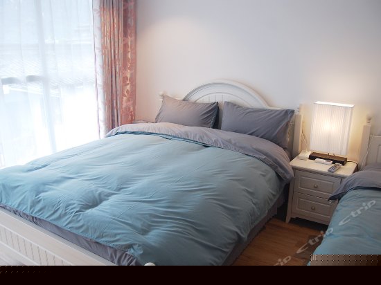 顶层精致家庭房