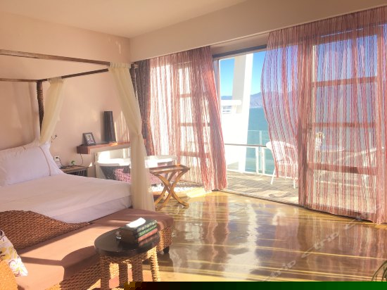 270°豪华海景泰式303号大床房