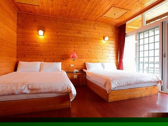 原木景观四人房