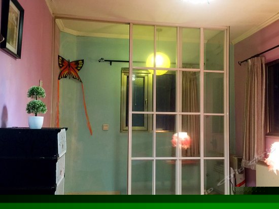 紧邻恭王府后海南锣鼓巷胡同四合院复式温馨二卧室