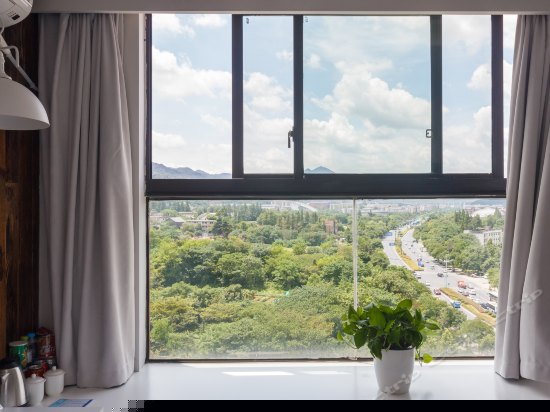 阳光高级大床房