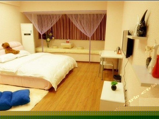 时尚豪华大床房