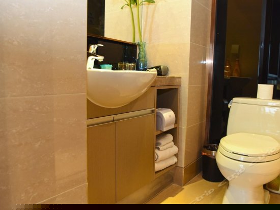 豪华城景大床房