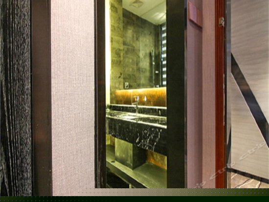 高级商务行政大床房