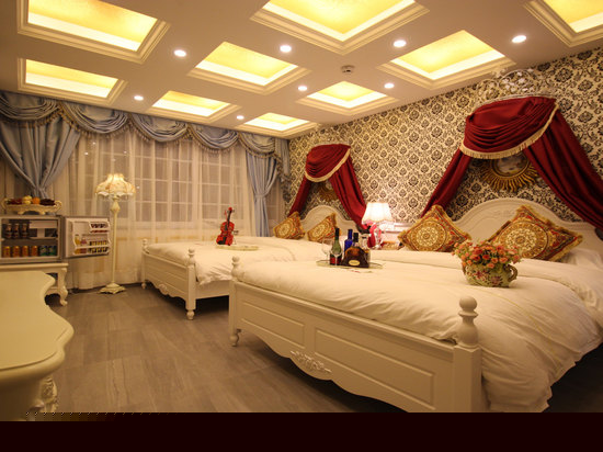 豪华宫廷家庭房