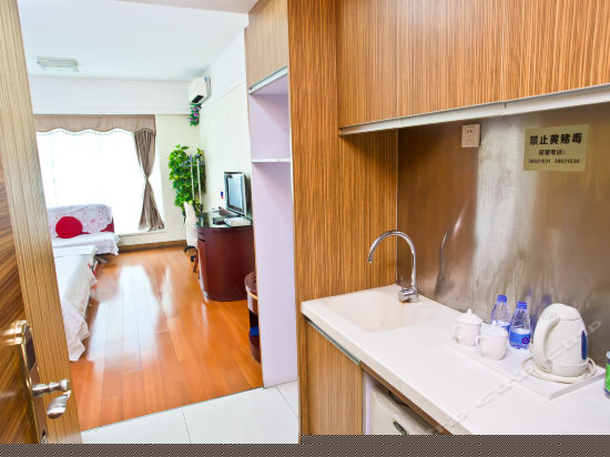 豪华商务大床房