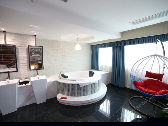 水晶之恋圆床房