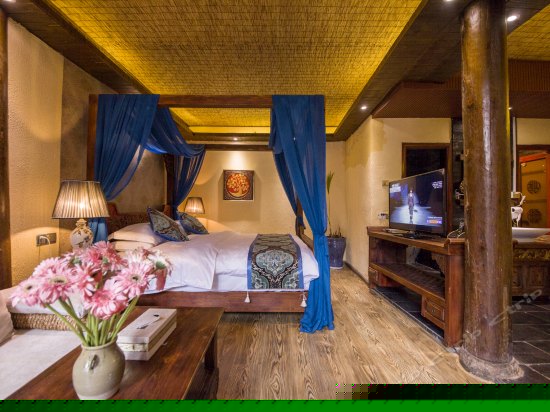 盛世霓裳豪华家庭房