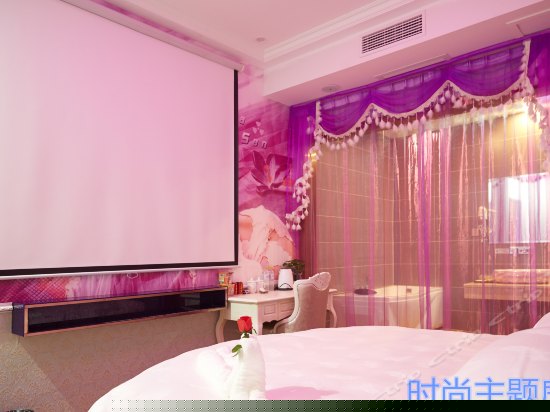 情侣主题圆床房(无窗)