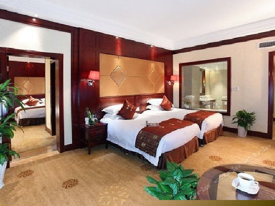 高级湖景双床房