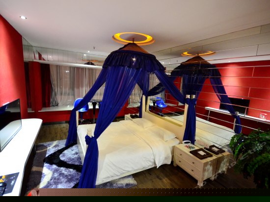 温馨浪漫主题房