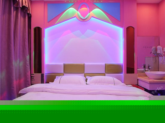 情侣主题圆床房