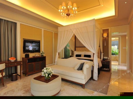 联排泳池别墅单卧室