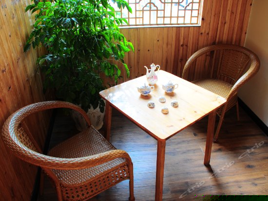 吊脚楼豪华大床房