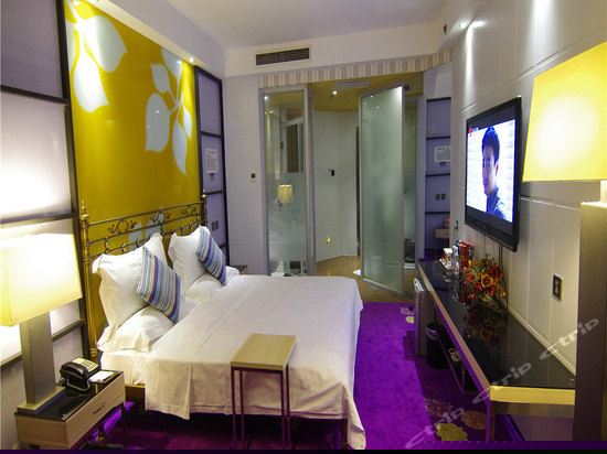 时尚大床房