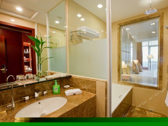 精品行政湖景双床房