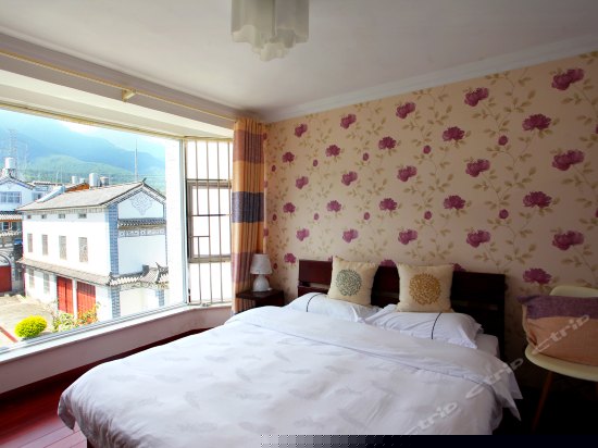 月里 山景大床房