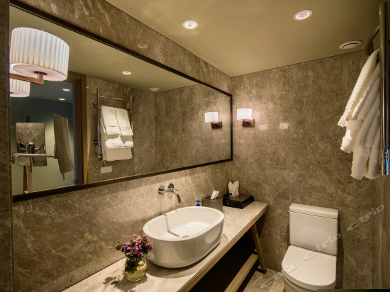 舒适山景大床房