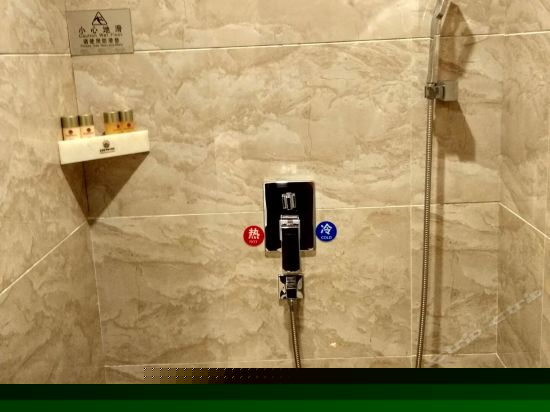 标准双床房（无窗）