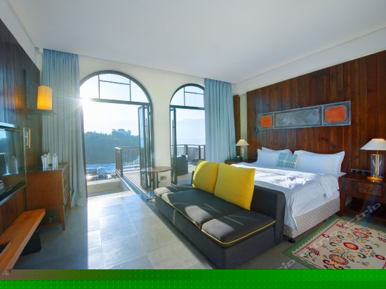 山居院露台海景房