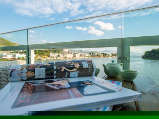 正面180°临水阳台海景标准房