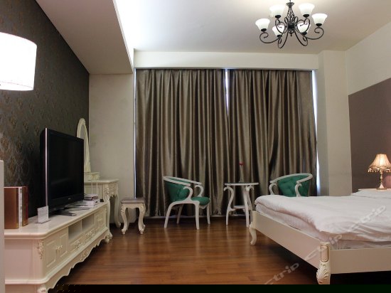 豪华双人大床房