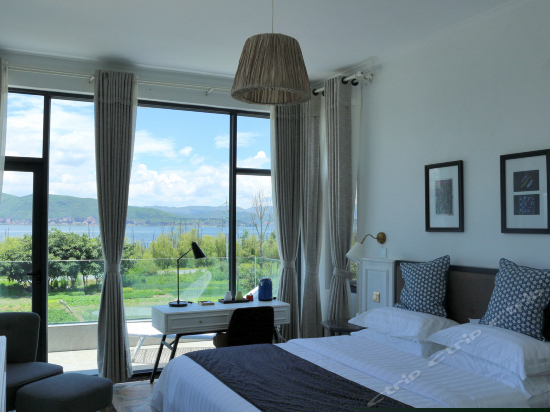 高级海景阳台大床房