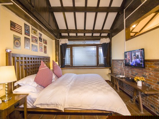 二楼奢华大床房