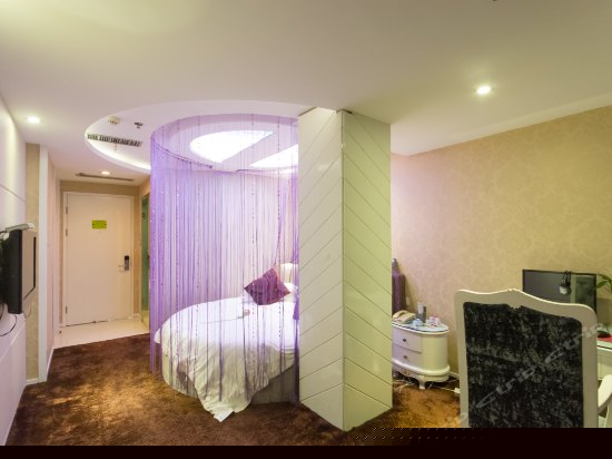 时尚精品圆床房