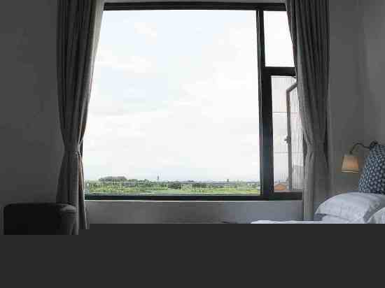 侧面海景大床房