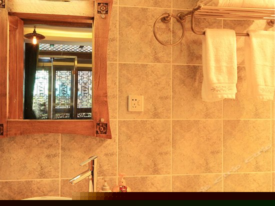 豪华阳光大床房