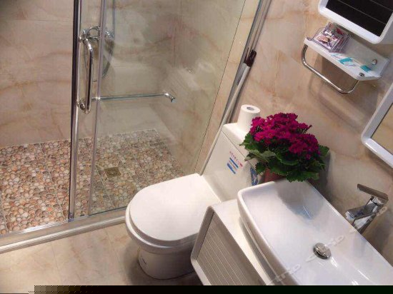 六号豪华大床房