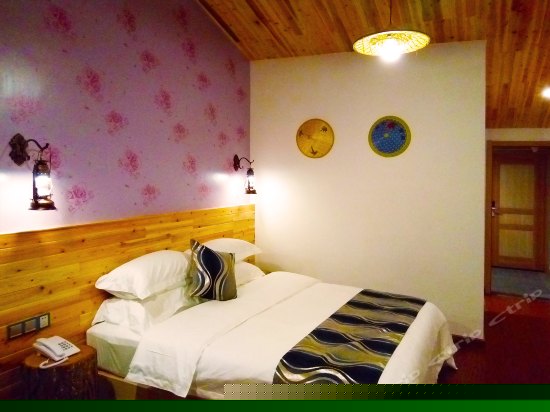 豪华河景大床房