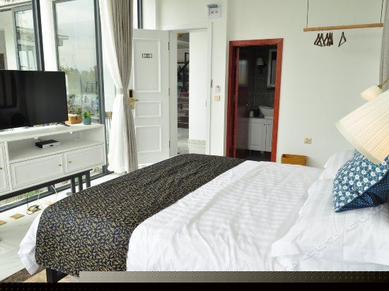 豪华水漾海景大床房