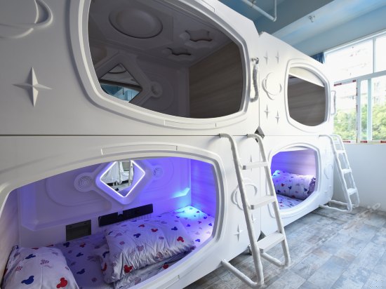 舒适太空舱横舱四人间