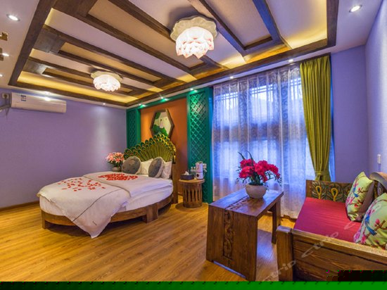 2号院豪华圆床房