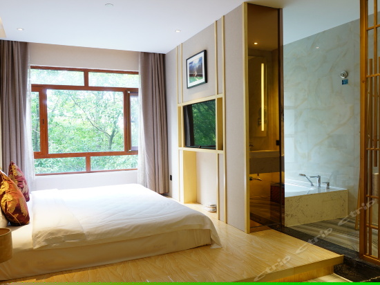 豪华象山园大床房