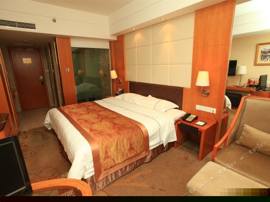 豪华单人欧式园景大床房