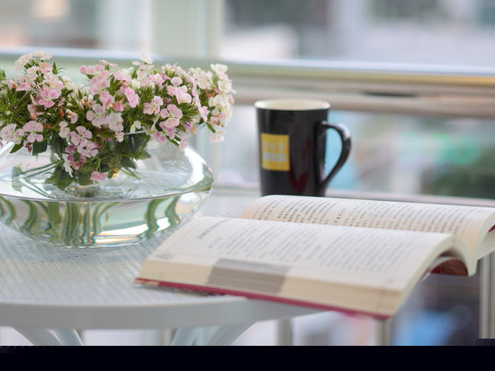 清晨的咖啡家庭房