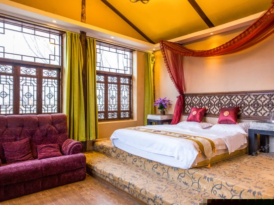 雅致蜜月大床房