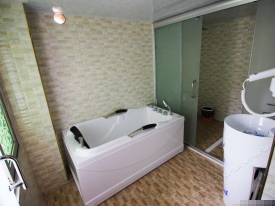 豪华吊篮圆床房