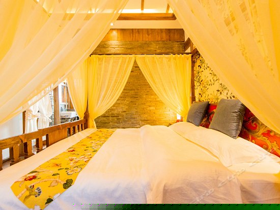 大业店典雅蜜月小套房