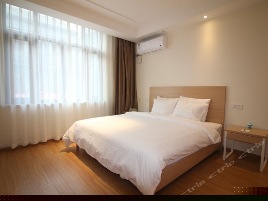 高级特大床优选商务房