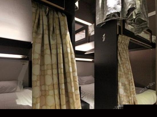 背包客共享宿舍（双人床位房）（无窗）