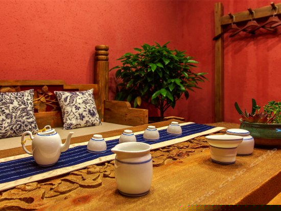 云集河景阳光大床房