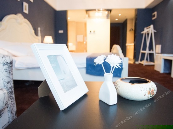 悟空哥特大床房