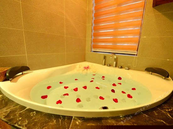 花园浪漫大床房