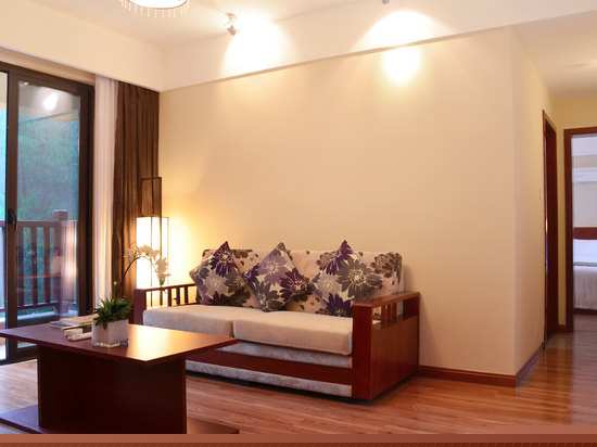 山景休闲双卧三床机麻套房