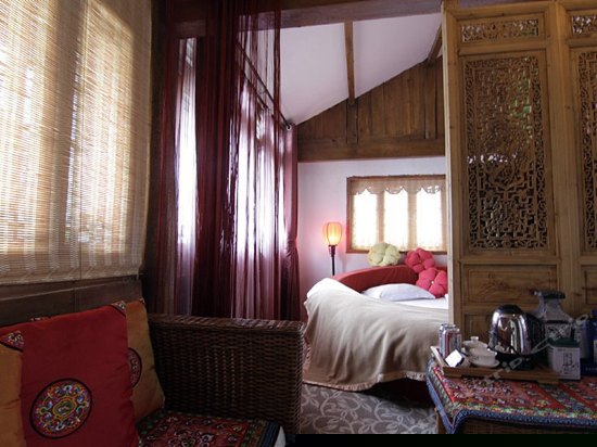 云缇曦畔--纳西蜜月套房205