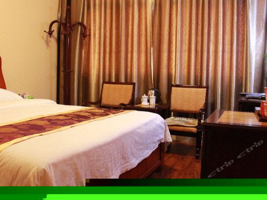 豪华大床间（电脑房）